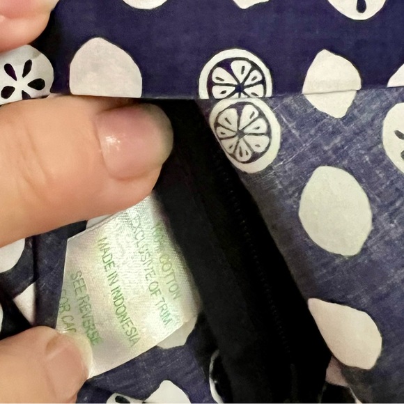 Lilly Pulitzer Sleeveless  Lemon Lime Print Navy Blue Blouse Tie Neck Size 12 ** - Picture 10 of 12